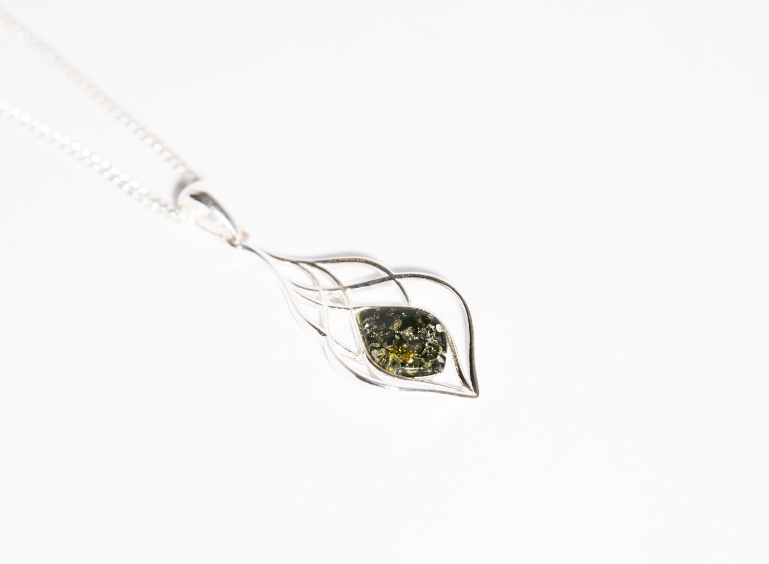 Delicate Weave Pendant Necklace