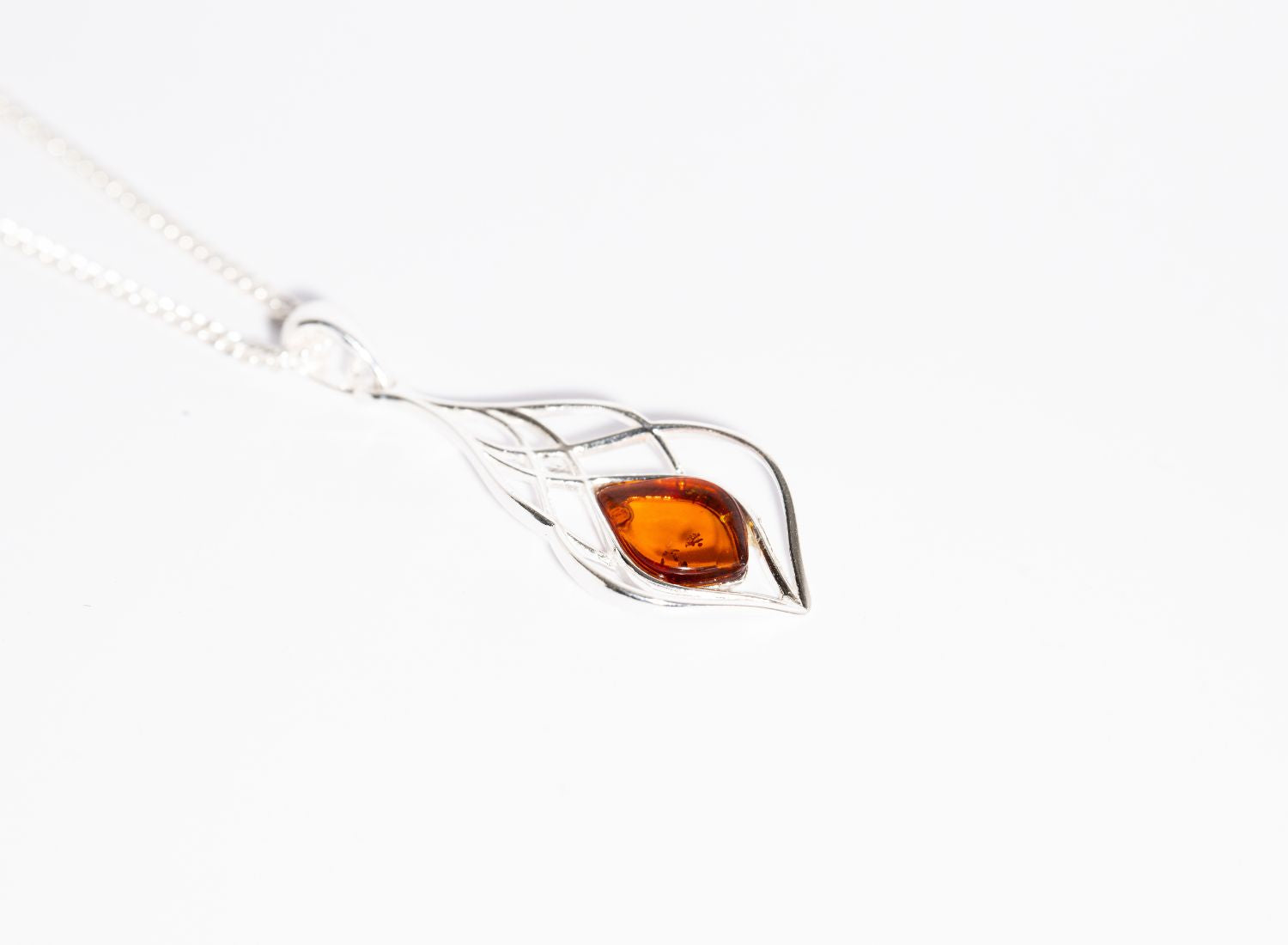 Delicate Weave Pendant Necklace